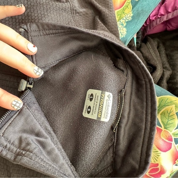 Columbia titanium patterned 1/2 zip collared midlayer men’s size large black - Picture 2 of 6